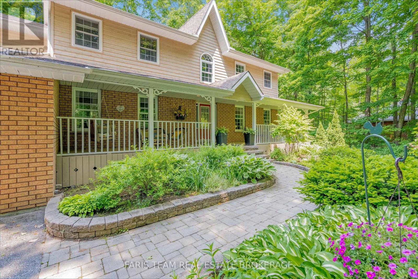 64 GOLDFINCH CRESCENT