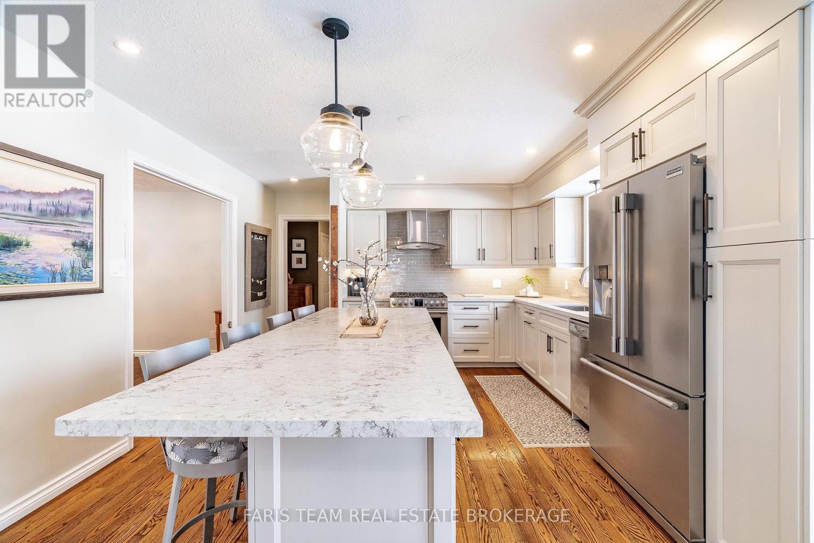 64 GOLDFINCH CRESCENT