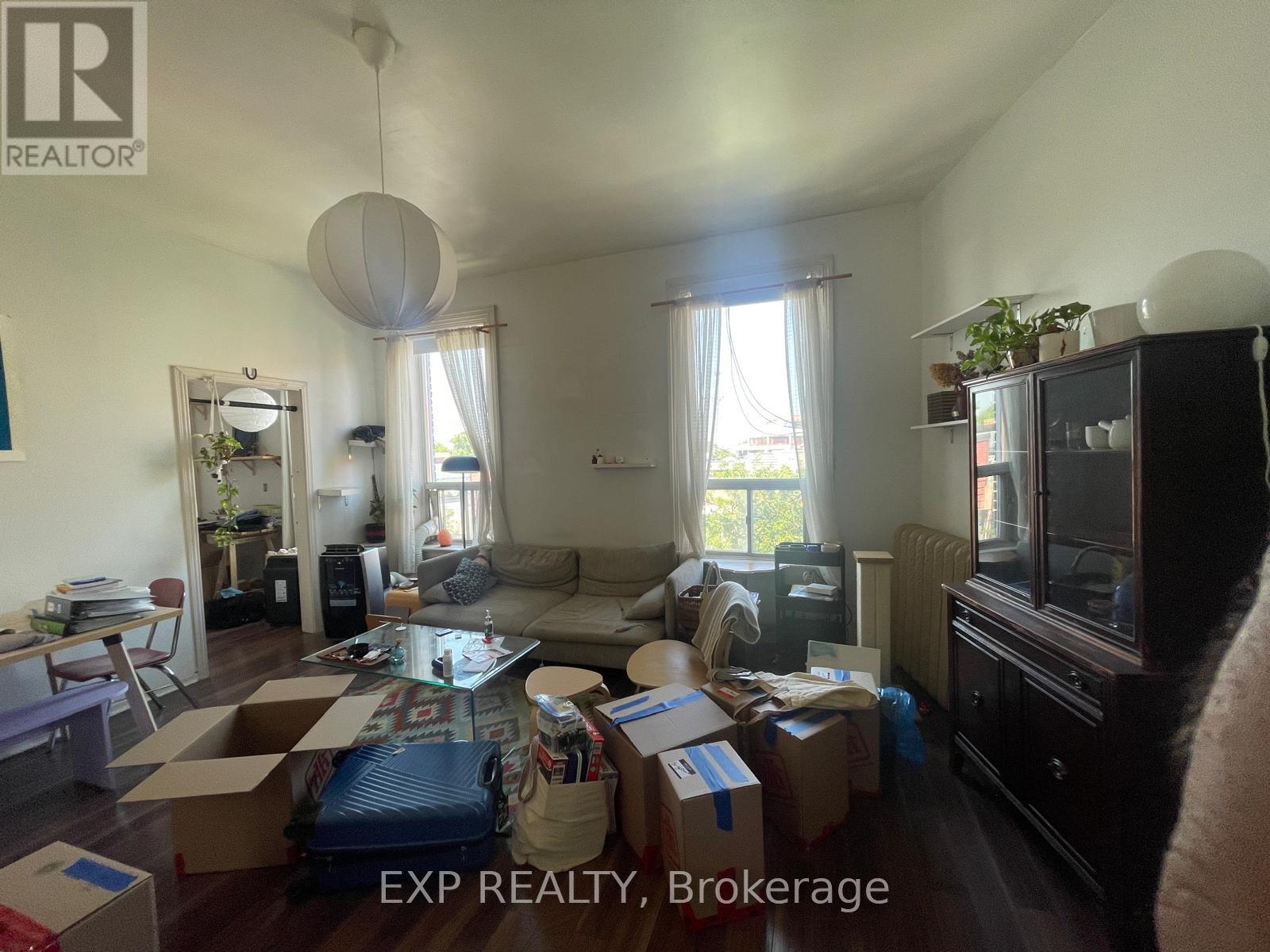 2879 DUNDAS ROAD W