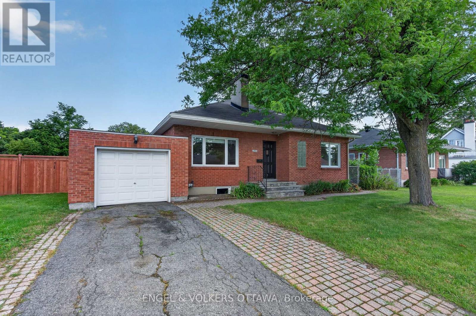 2439-2445 ALTA VISTA DRIVE
