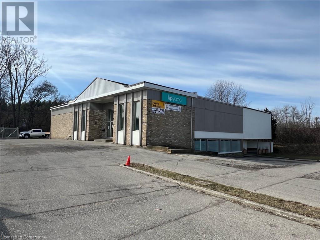 100 DUNDAS Street E