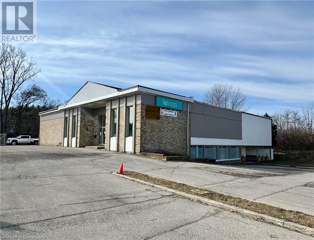 100 DUNDAS Street E