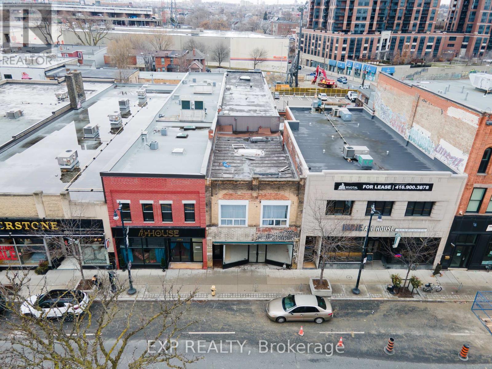 2878 DUNDAS STREET W