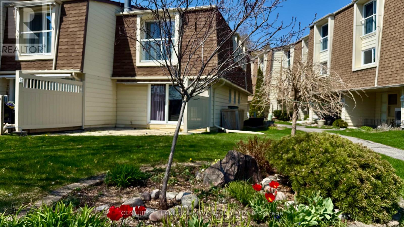 UNIT 5 - 4 PARADISE BOULEVARD