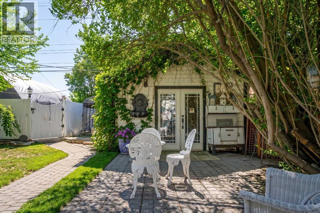 81 Elma Street W