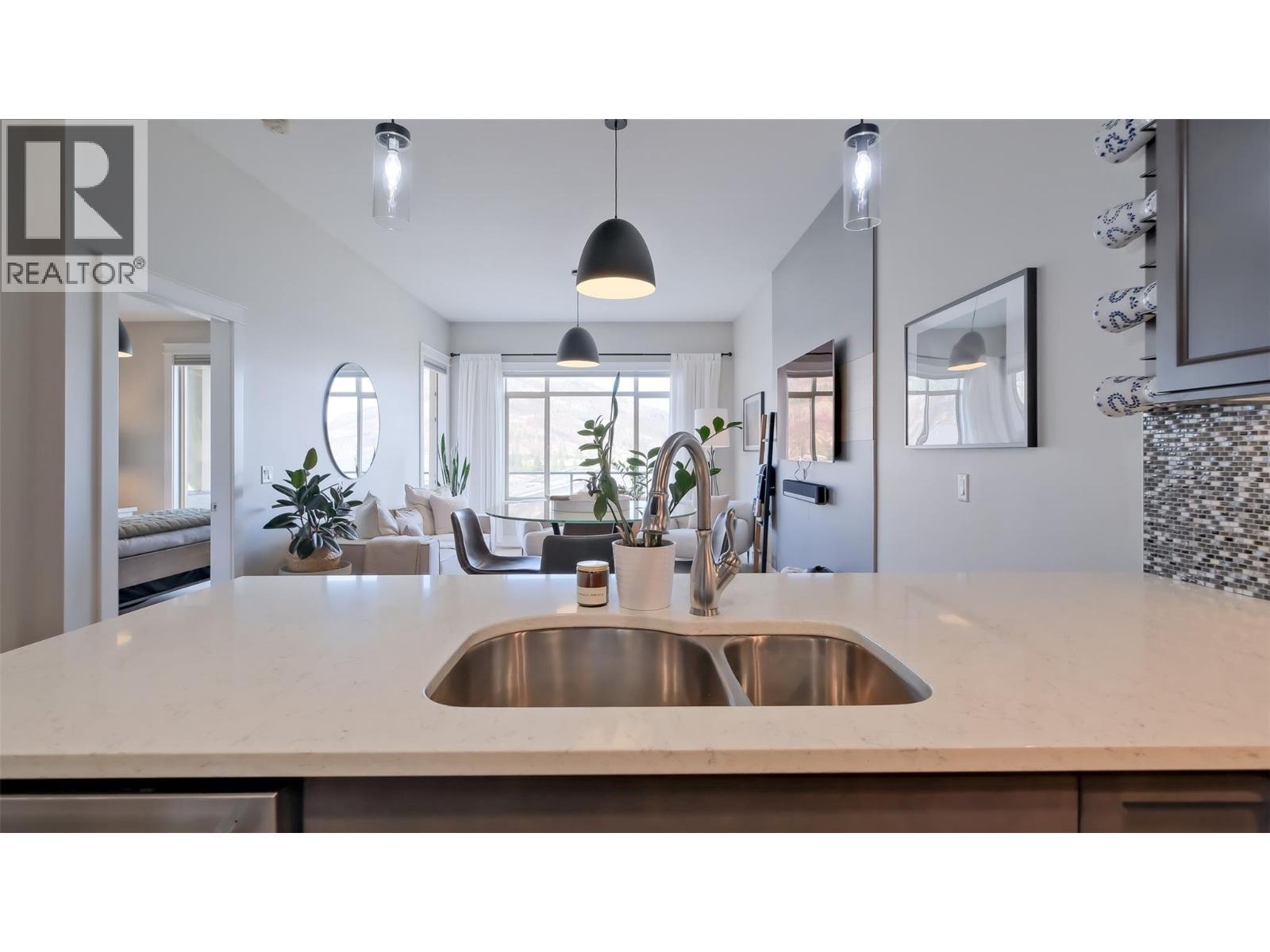 1786 Viewpoint Drive