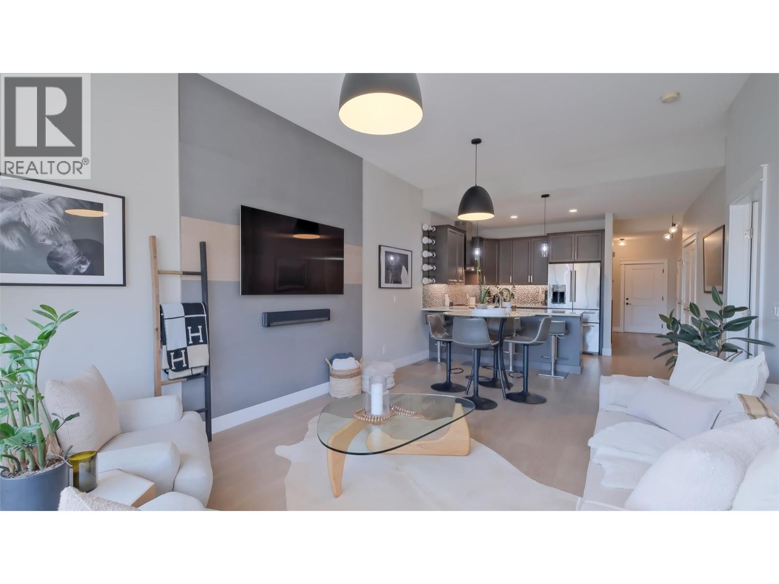 1786 Viewpoint Drive