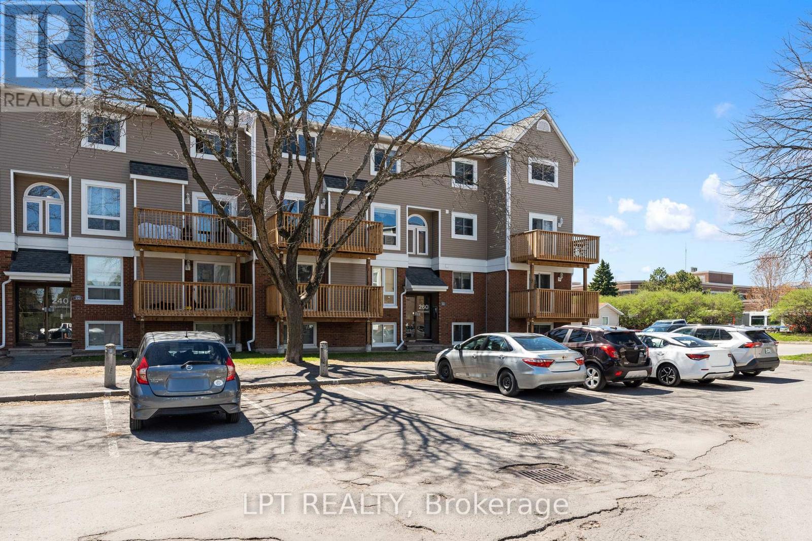 4 - 260 FENERTY COURT