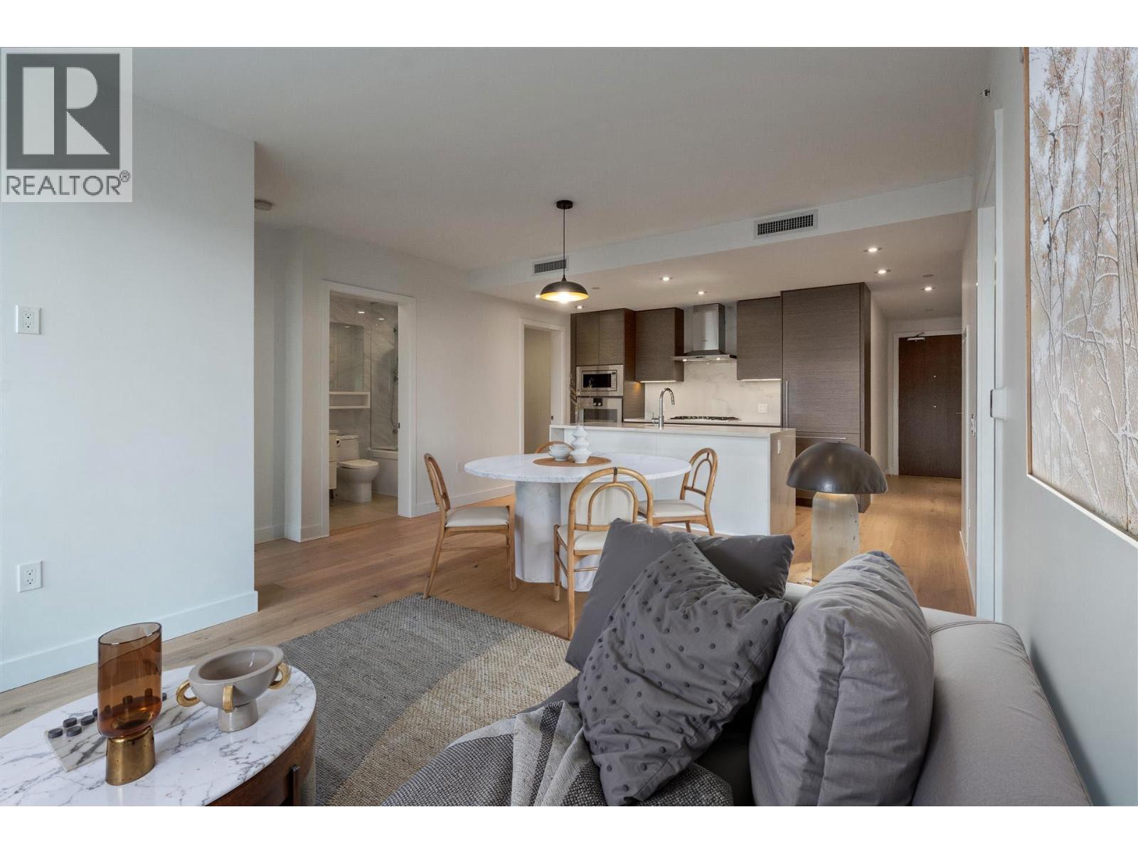 207 5693 ELIZABETH STREET