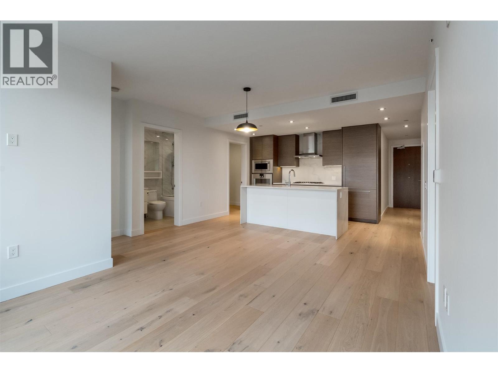 207 5693 ELIZABETH STREET