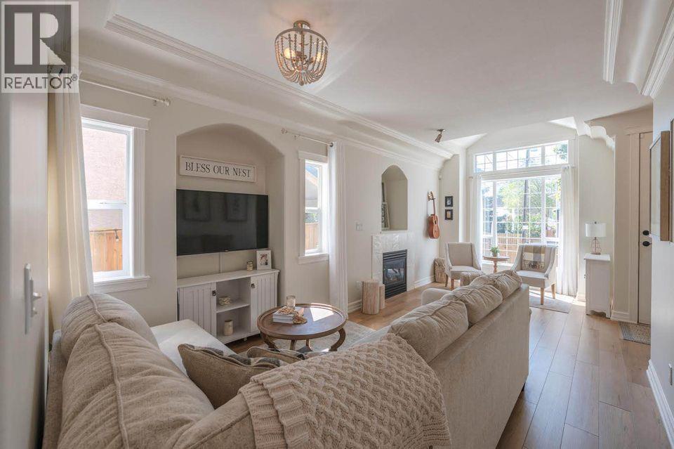 642 VAN HORNE Street Unit# 102