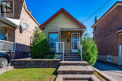 25 BLANDFORD STREET Toronto (Oakwood Village) ON M6E3A6