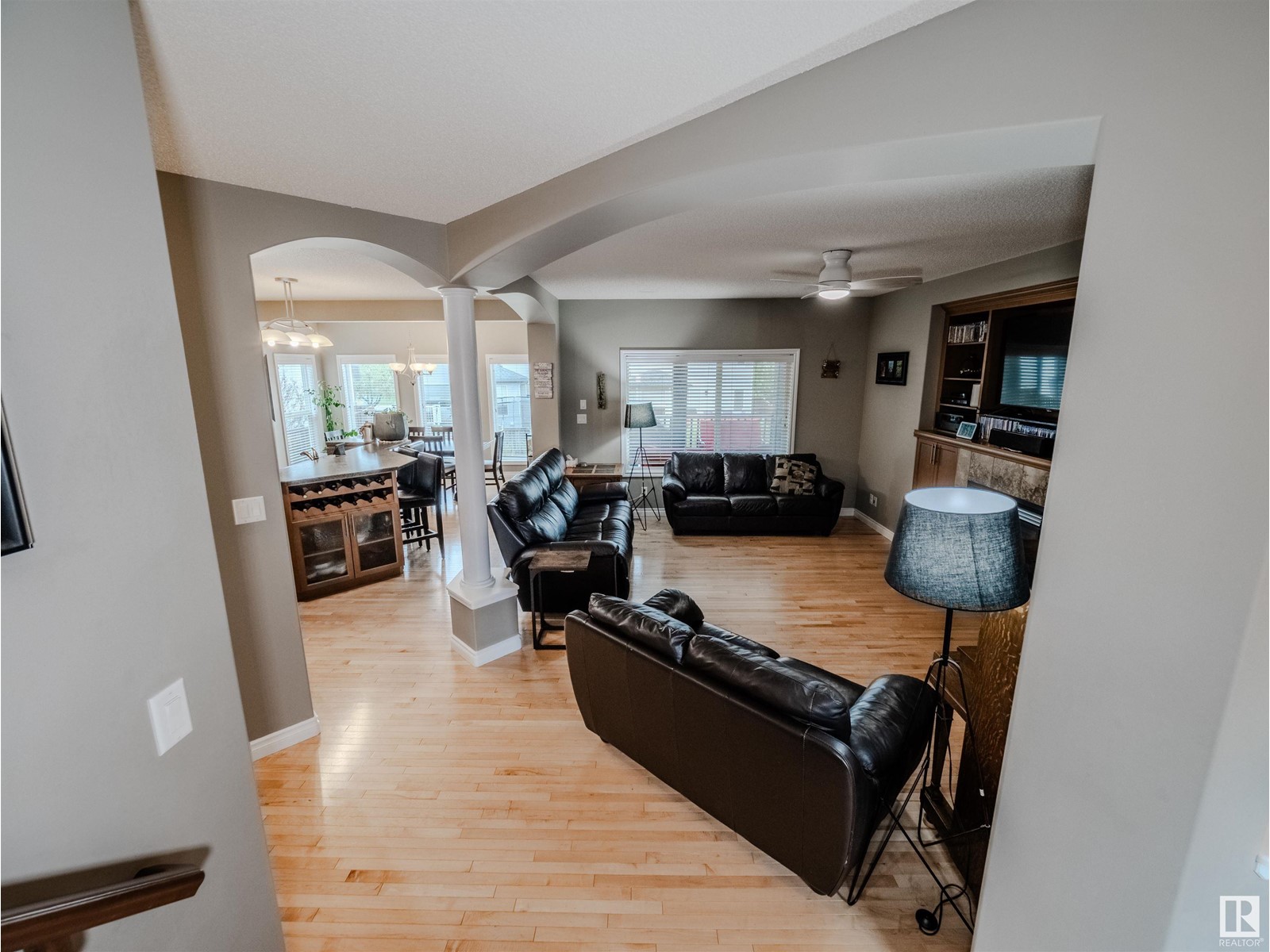 303 FOXTAIL WY