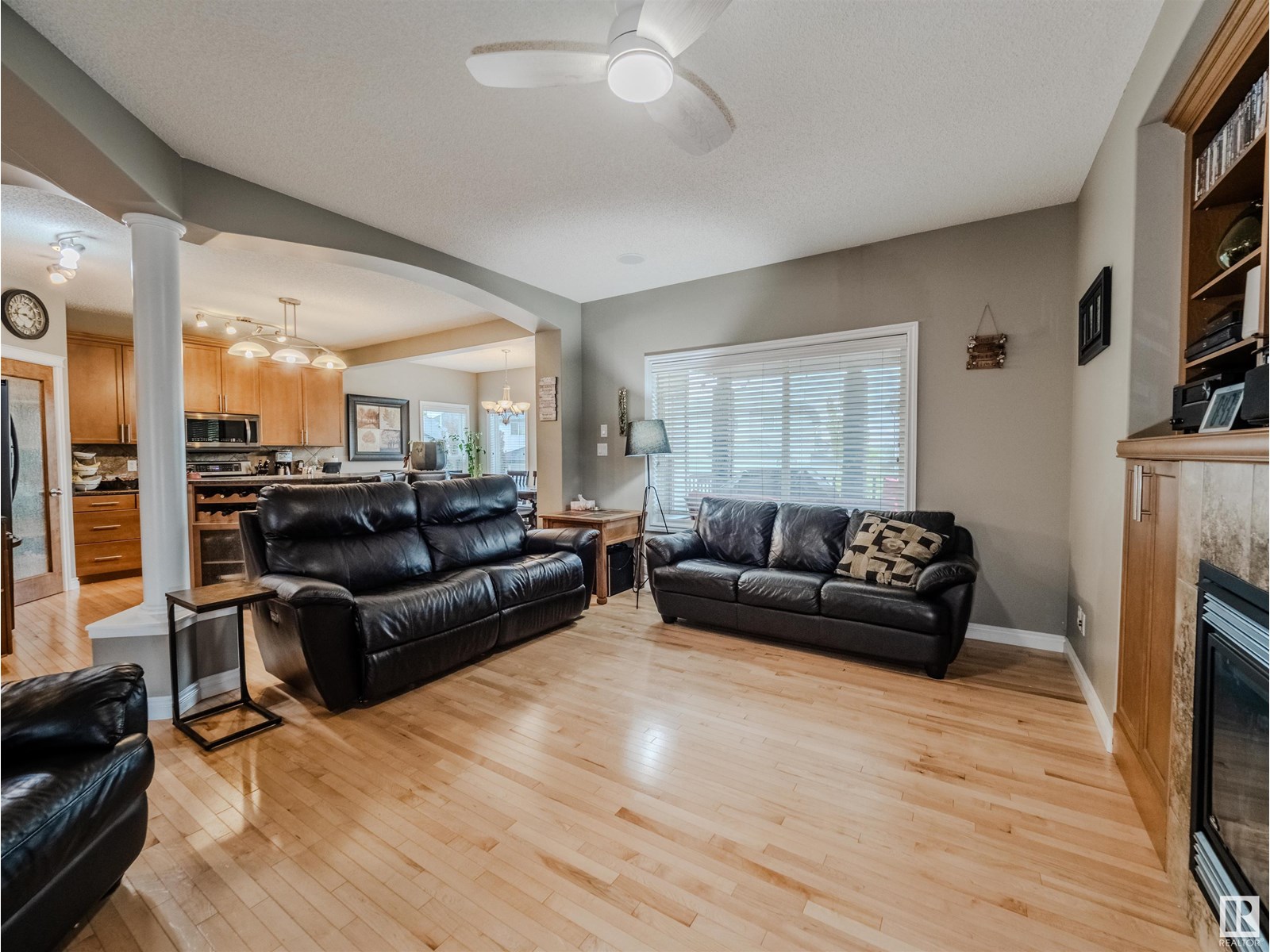 303 FOXTAIL WY