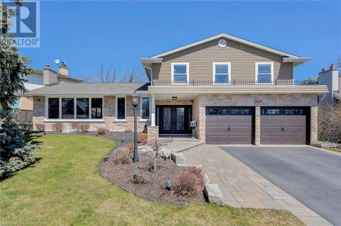 2119 AGINCOURT Crescent Burlington ON L7P1P3