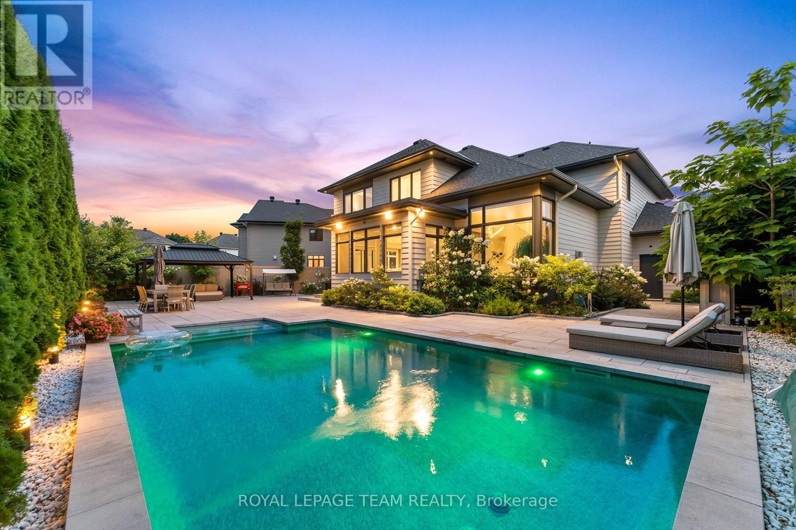 250 SUNNYRIDGE CRESCENT