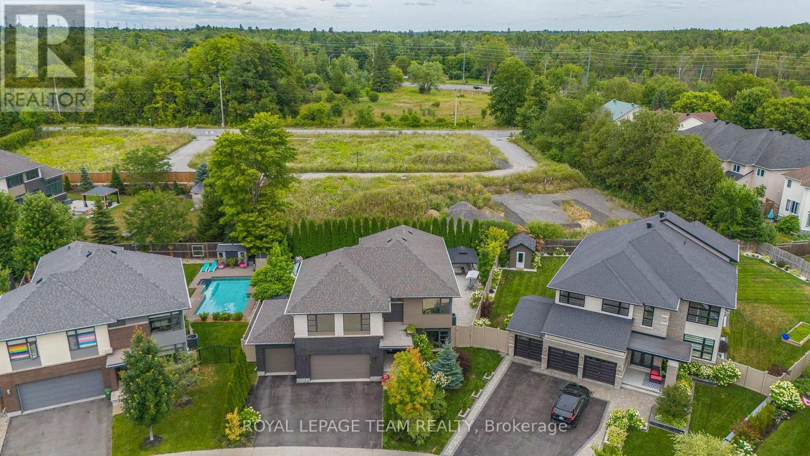 250 SUNNYRIDGE CRESCENT
