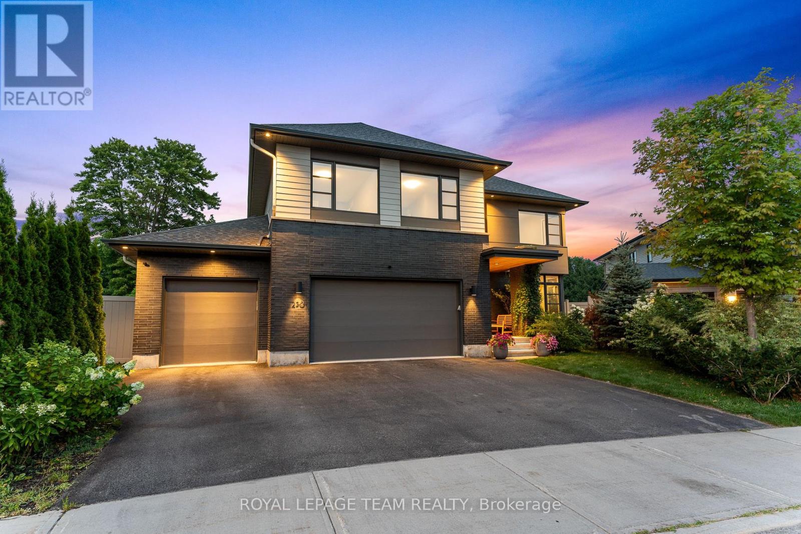 250 SUNNYRIDGE CRESCENT