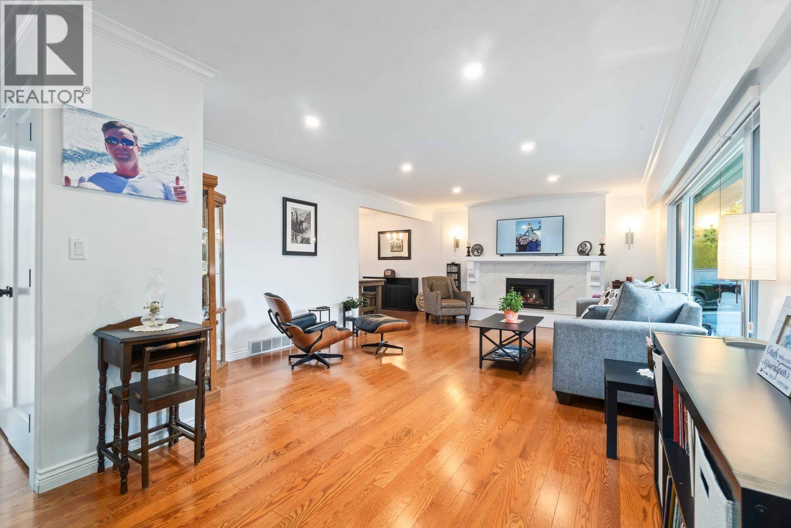 660 GATENSBURY STREET