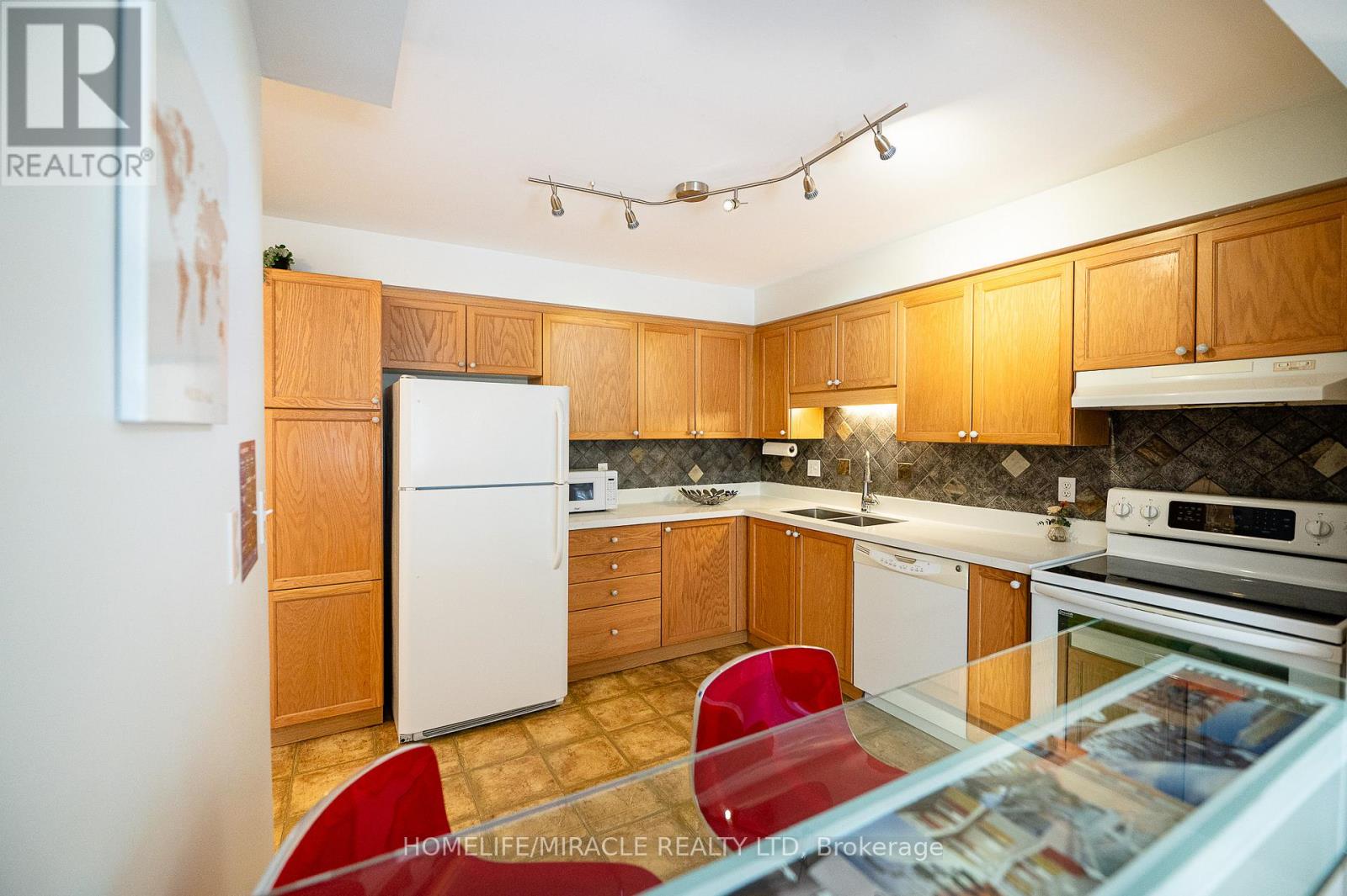 55 - 151 CLAIRFIELDS DRIVE E