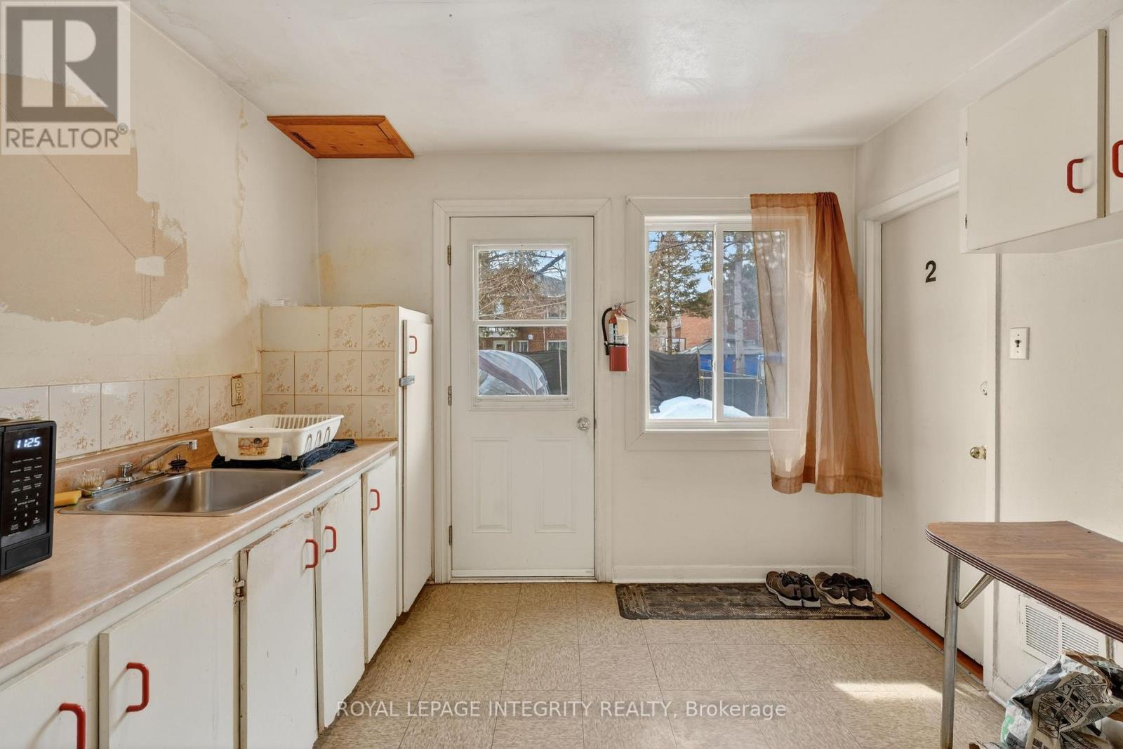 322-324 QUEEN MARY STREET