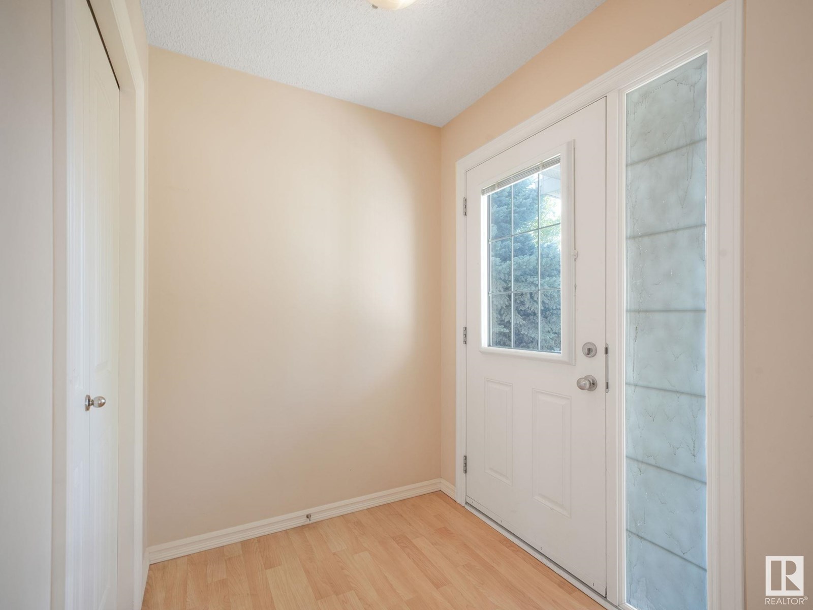 21240 91 AV NW