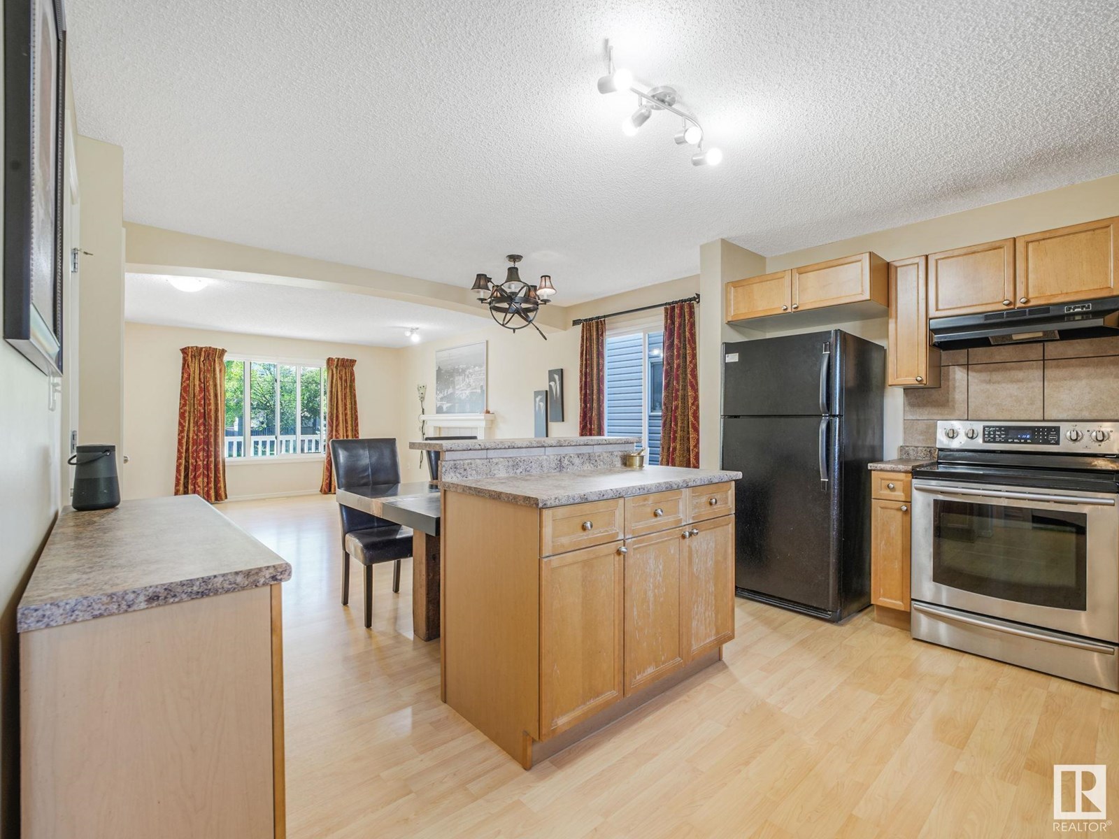 21240 91 AV NW