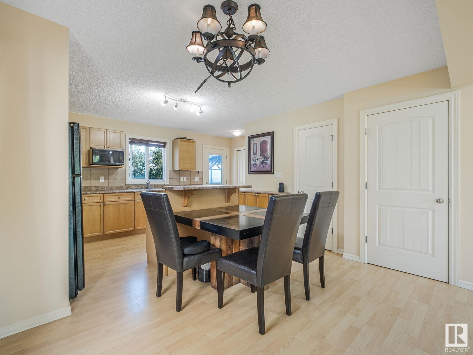 21240 91 AV NW