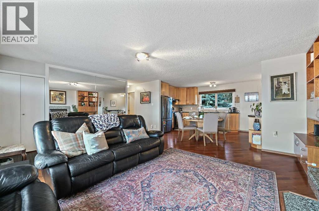 719 Blackthorn Road NE