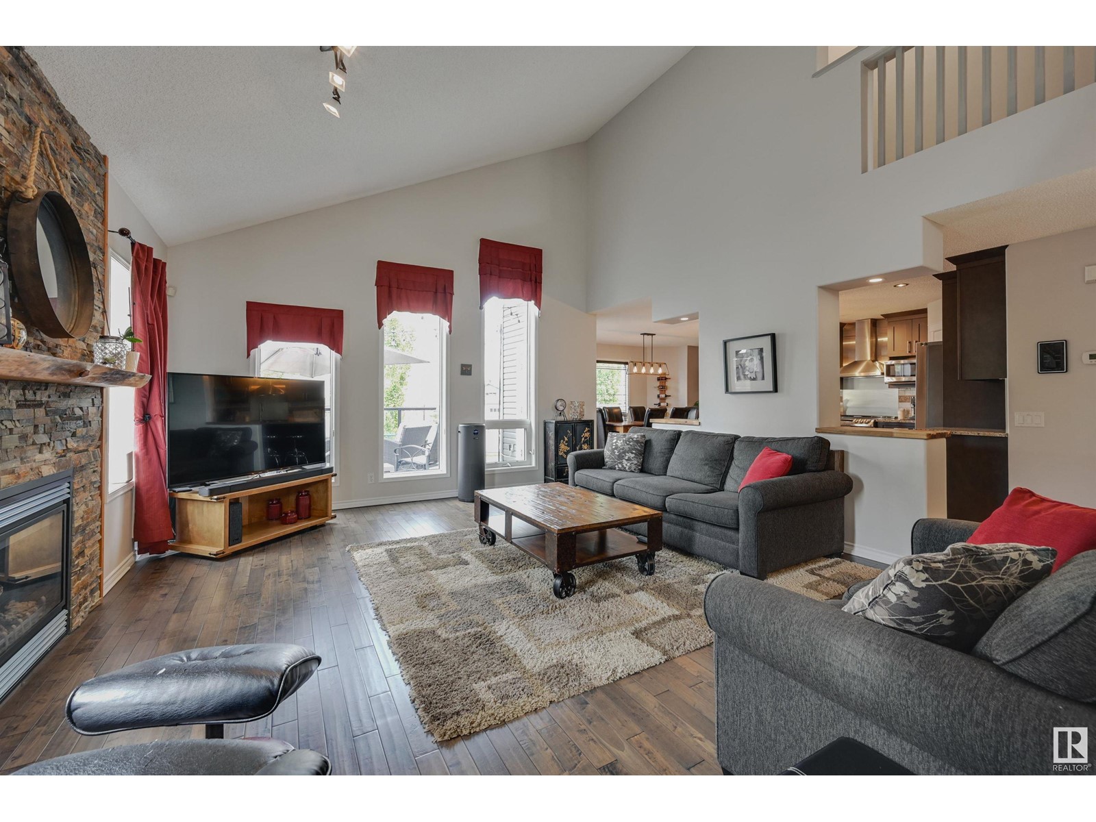 353 COWAN CR
