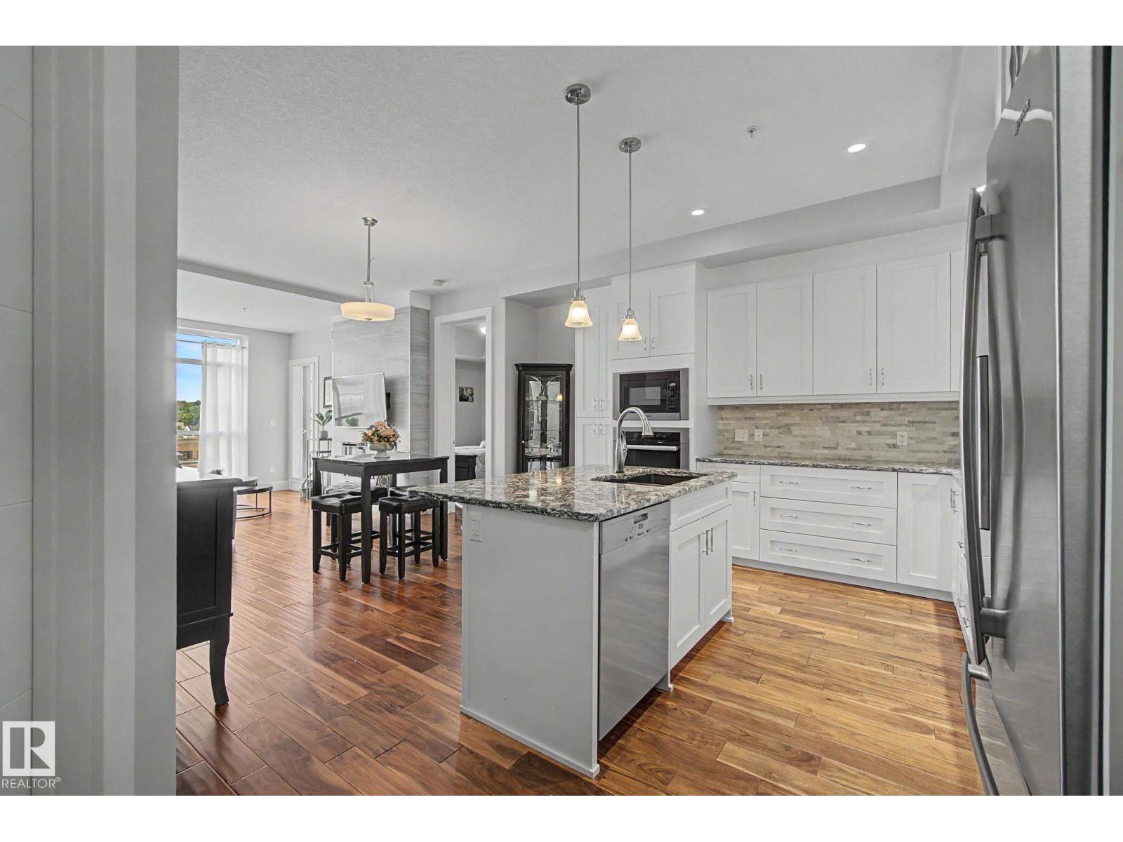 #810 200 BELLEROSE DR