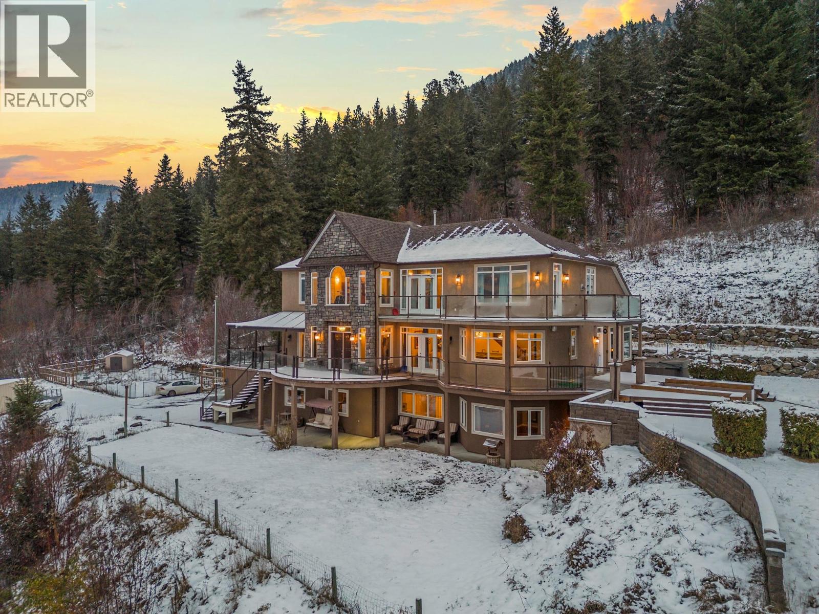 5475/5477 Kingsview Road