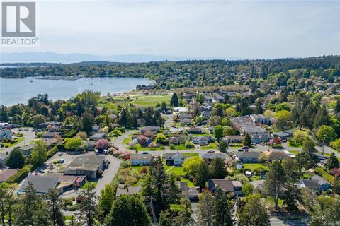 3951 Cherrilee Cres Saanich BC V8N1R7