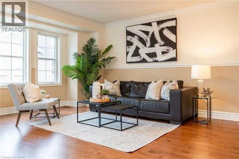 38 ARCHIBALD Mews Toronto ON M1P0A4