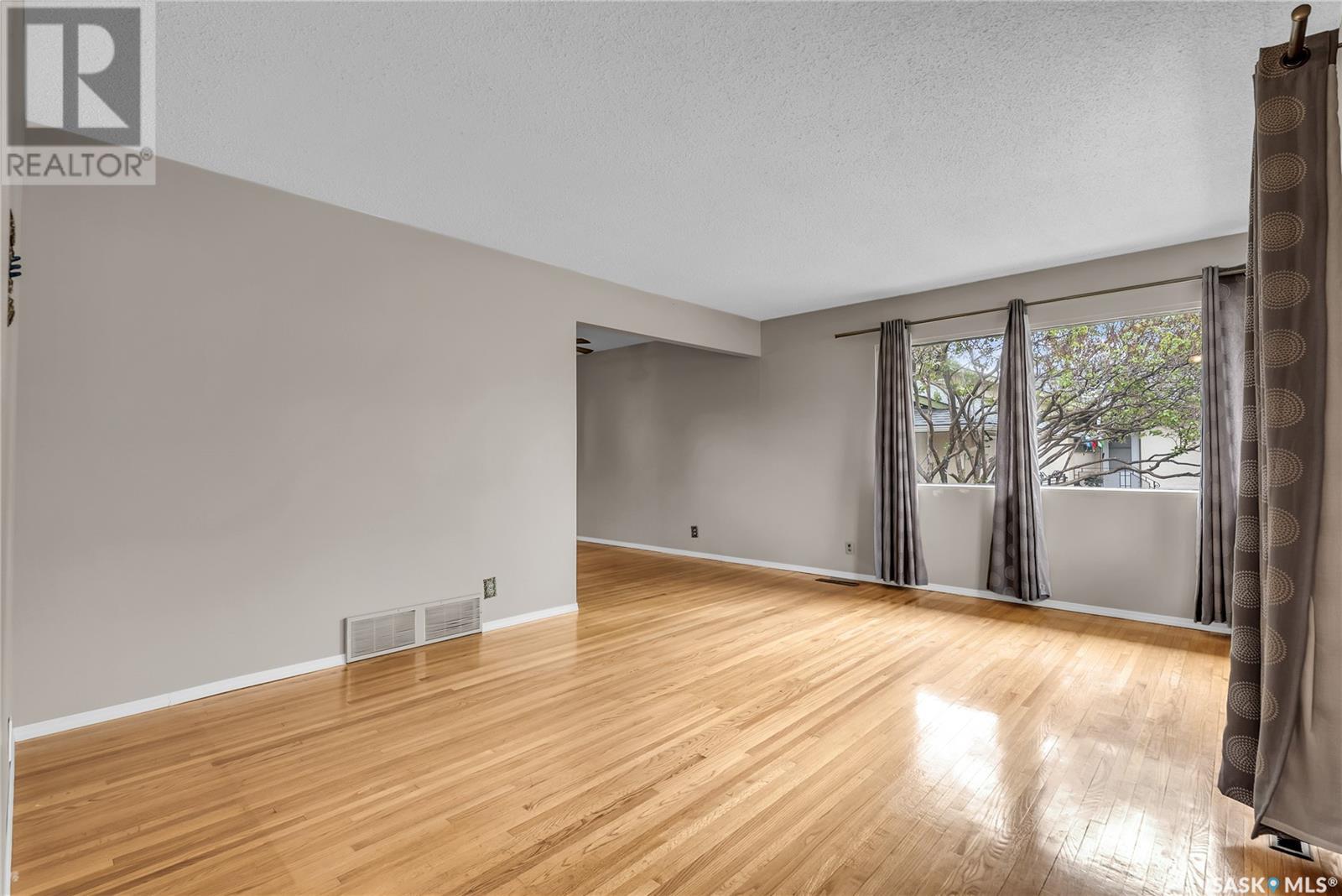 15 McAskill CRESCENT