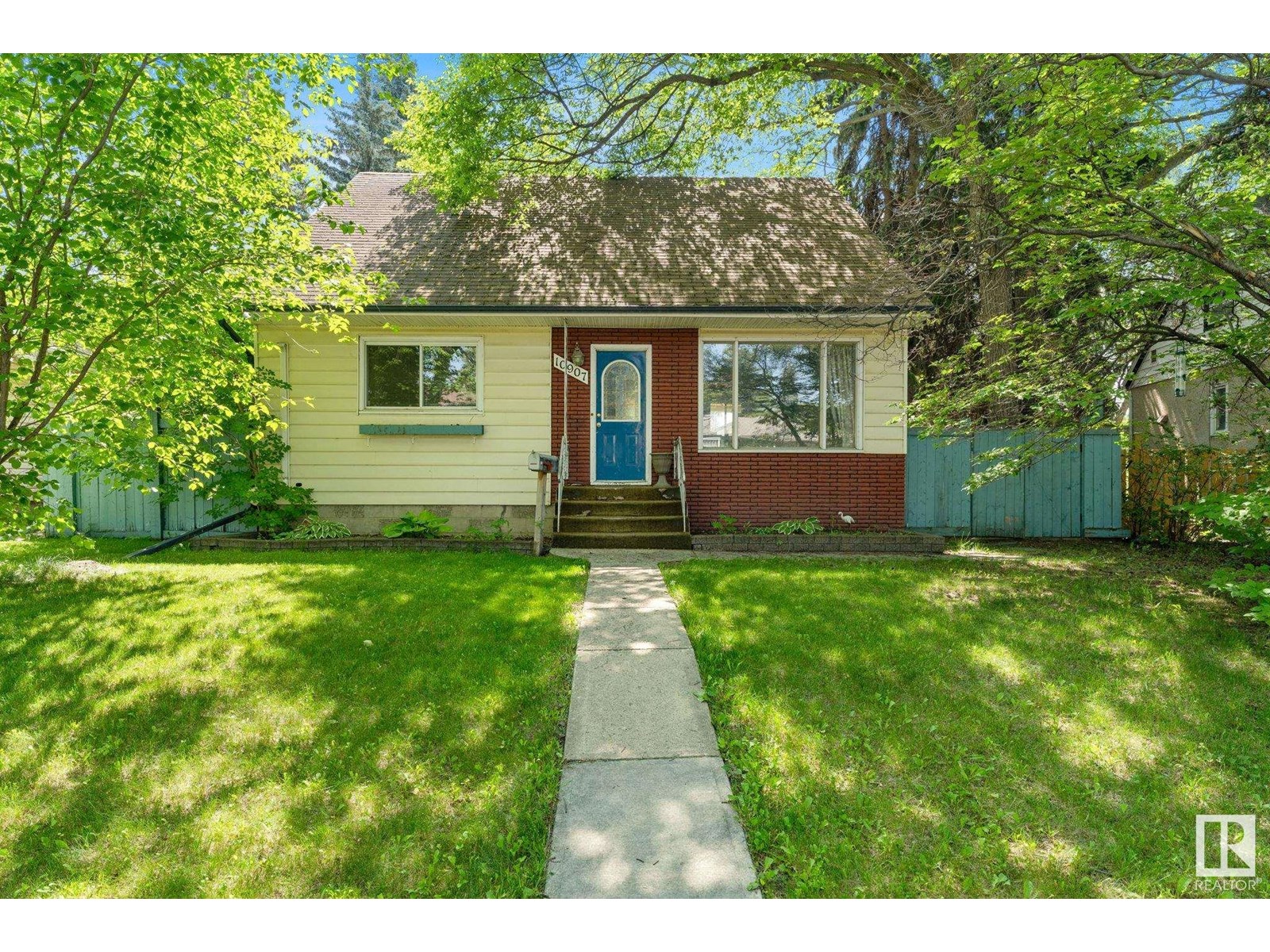10907 62 AV NW
