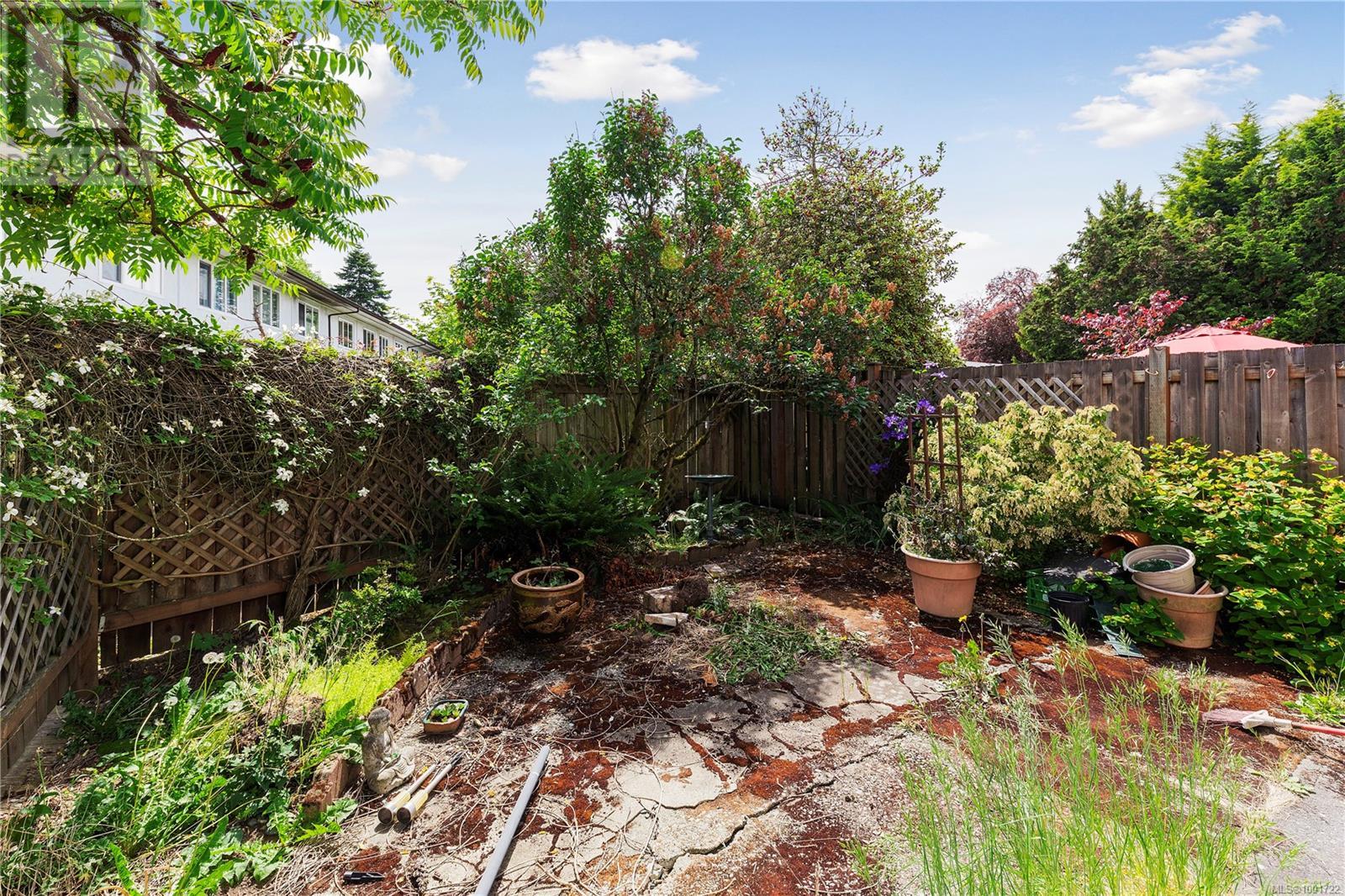 3638 Tillicum Rd