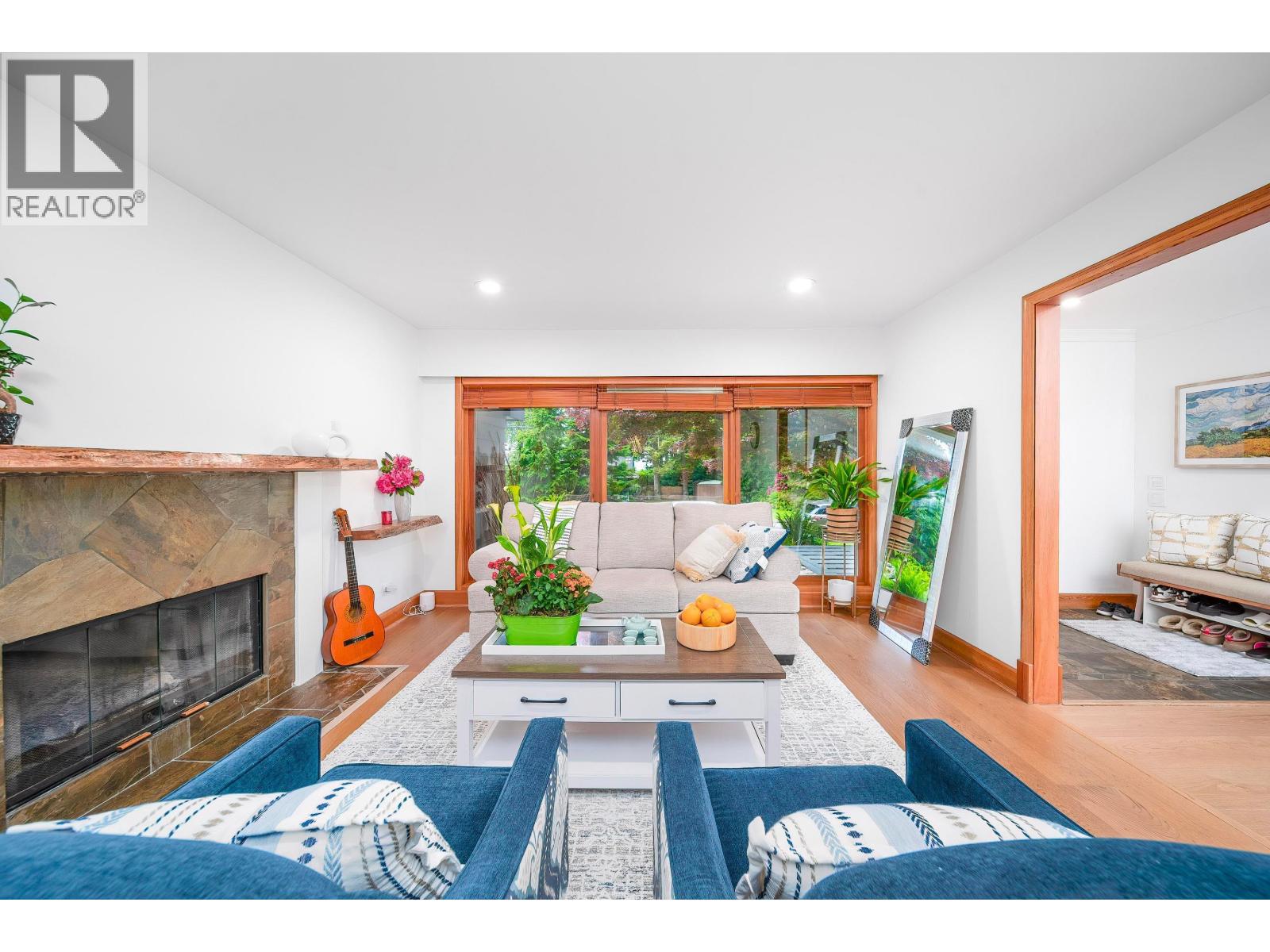 4096 SUNSET BOULEVARD