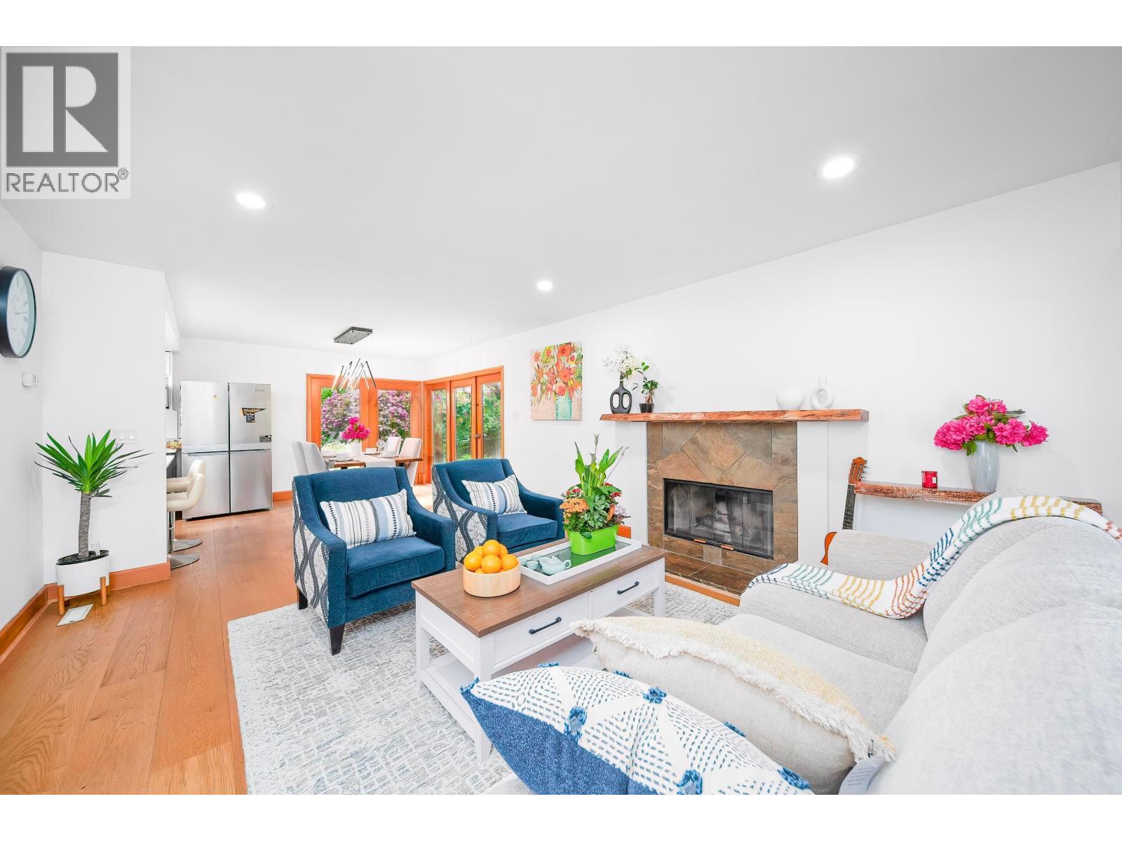 4096 SUNSET BOULEVARD