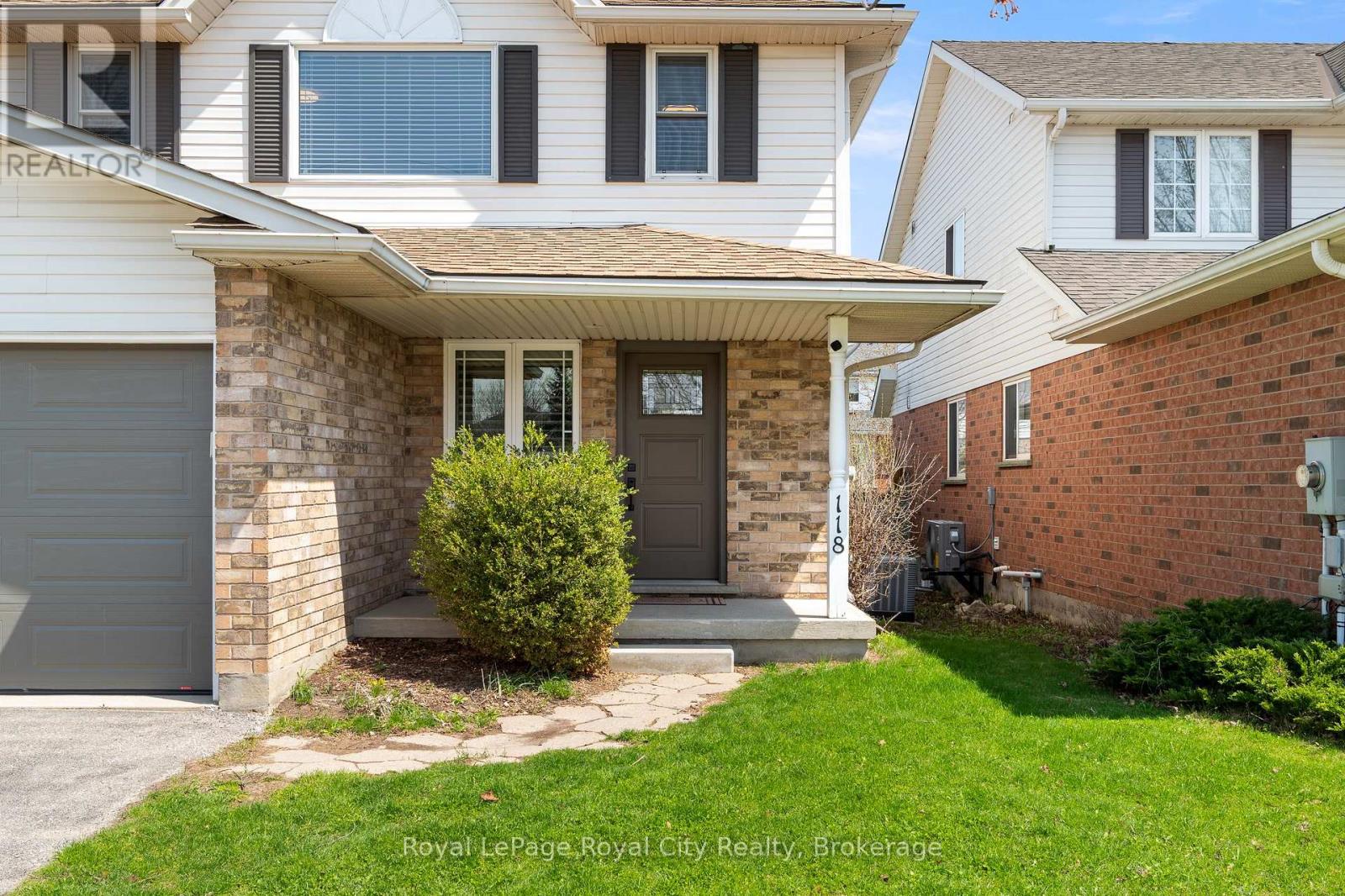 118 CLAIRFIELDS DRIVE W