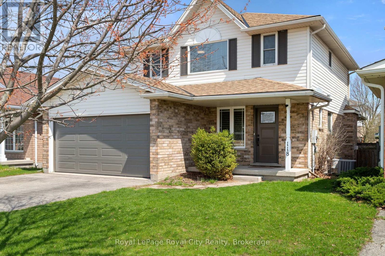 118 CLAIRFIELDS DRIVE W