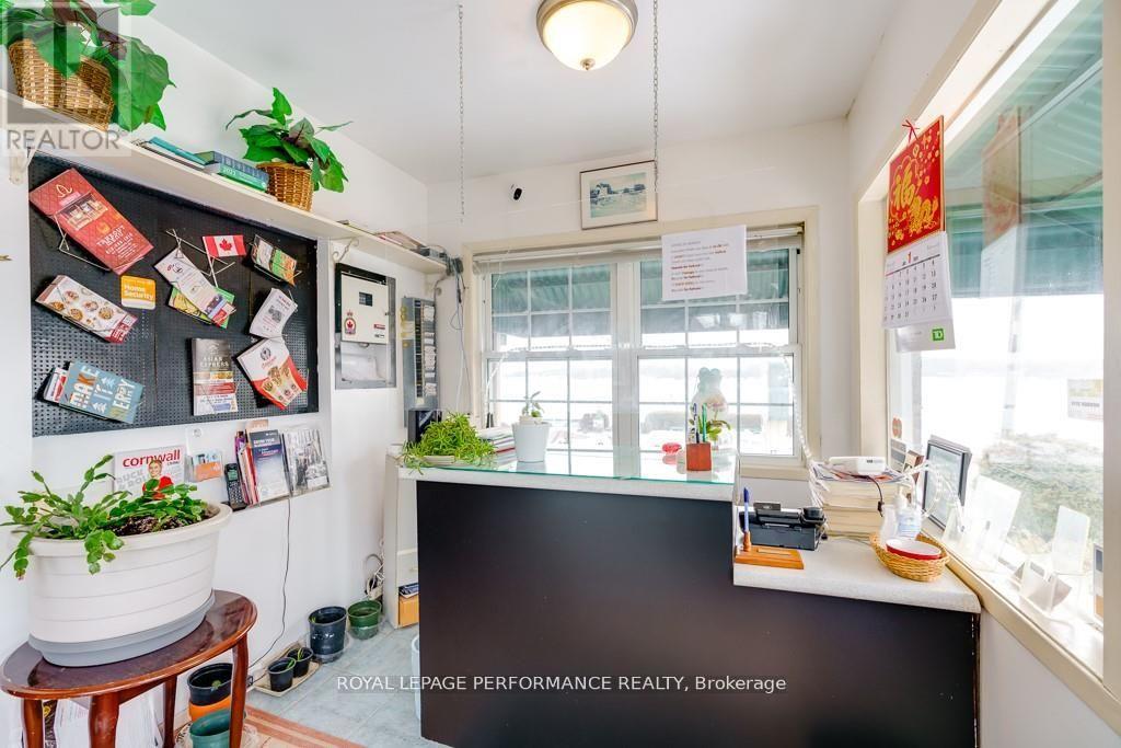 1606 + 1700 MONTREAL ROAD