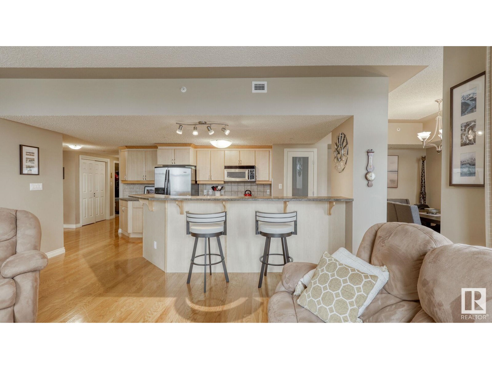 #1401 9020 JASPER AV NW