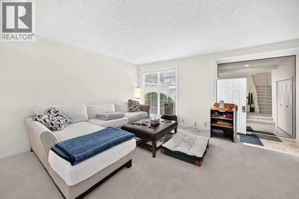 371 Point Mckay Gardens NW