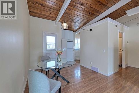 9930 26 Street SW Calgary AB T2V4E9