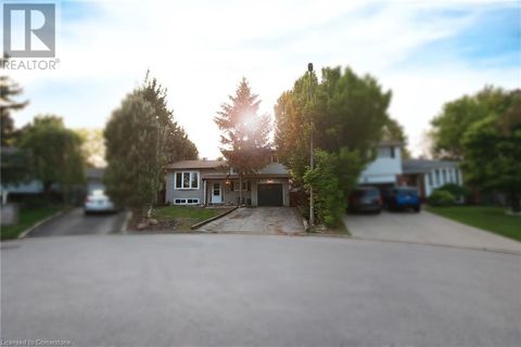 1379 CHRISTINA Court Burlington ON L7P2V8