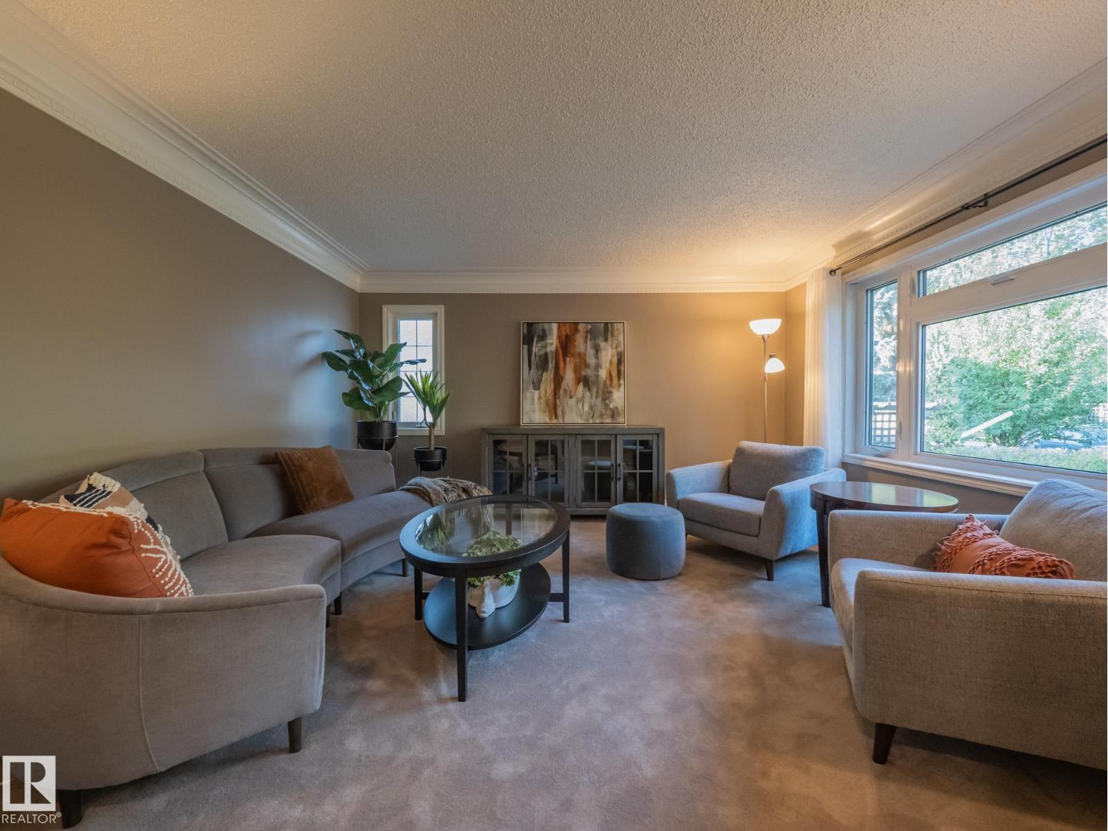 9268 77 ST NW