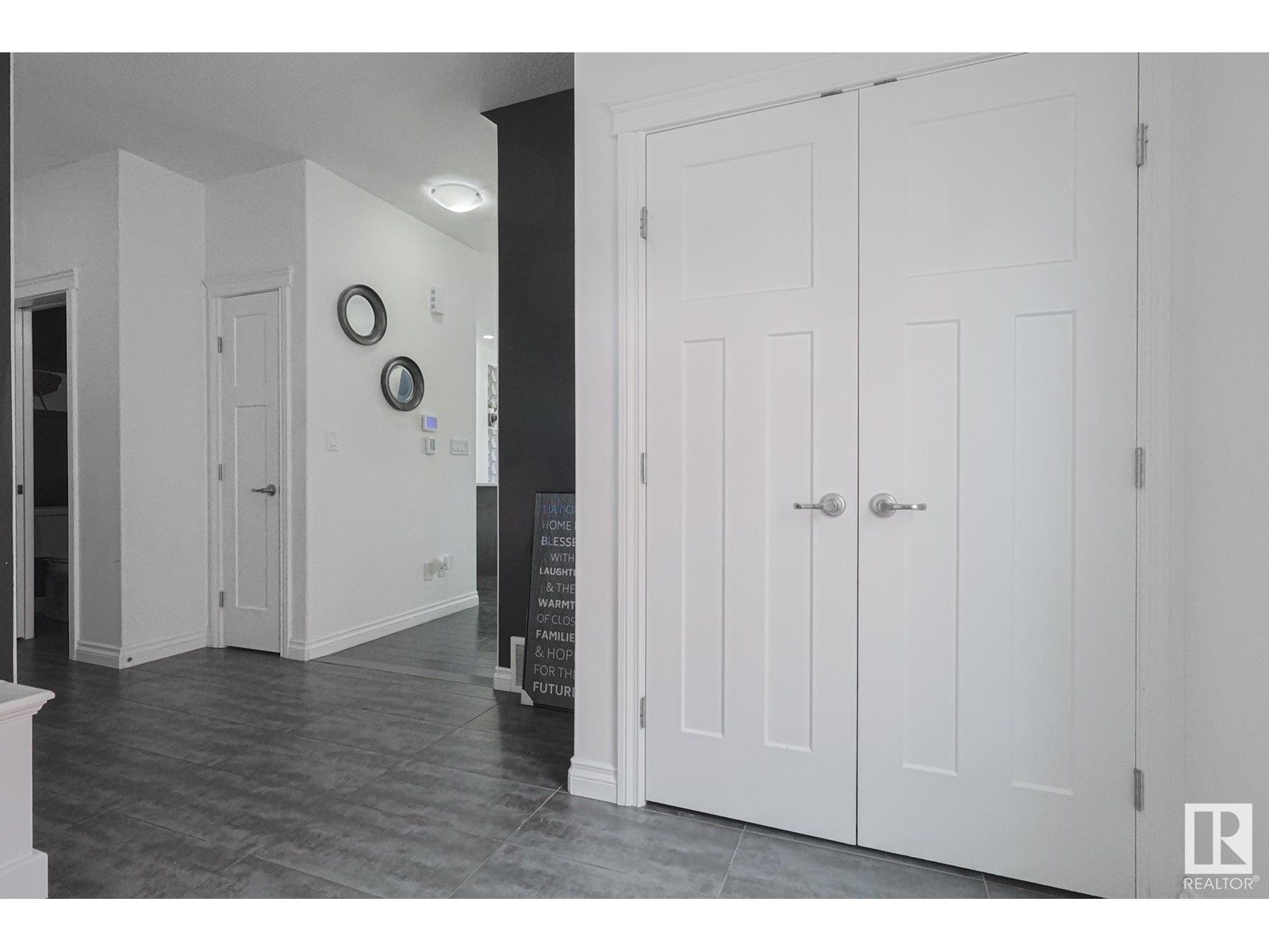 720 CHARLESWORTH WY SW