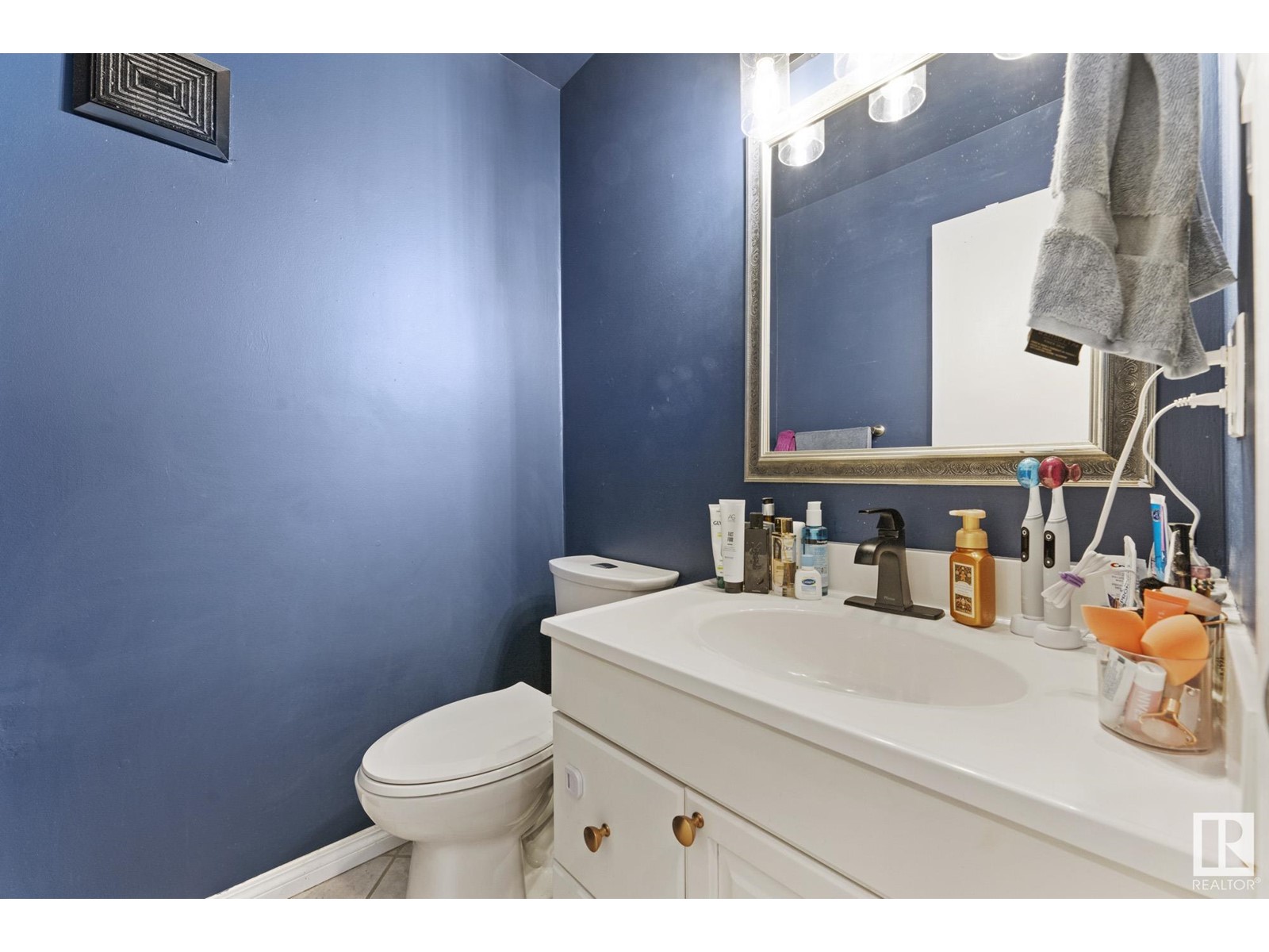 #402 3835 107 ST NW