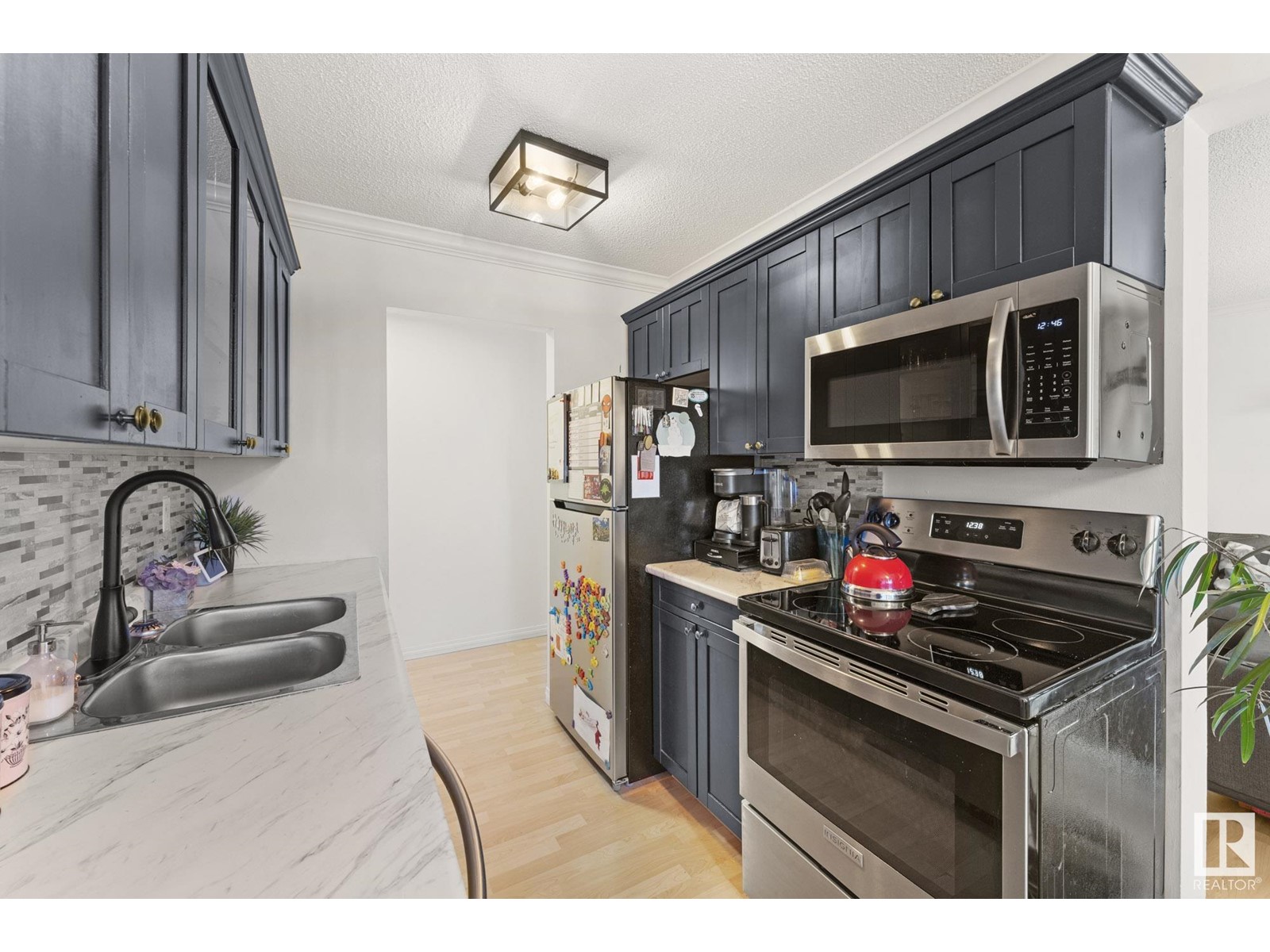 #402 3835 107 ST NW